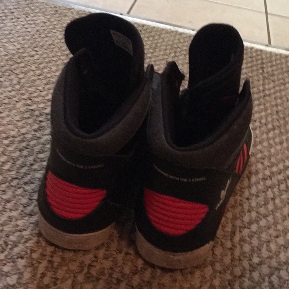 Black and red Adidas high tops - Picture 3 of 4
